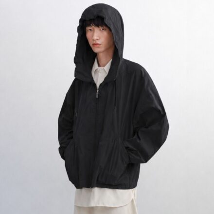 Вітрівка преміум-серії UNIQLO U з об’ємним капюшоном