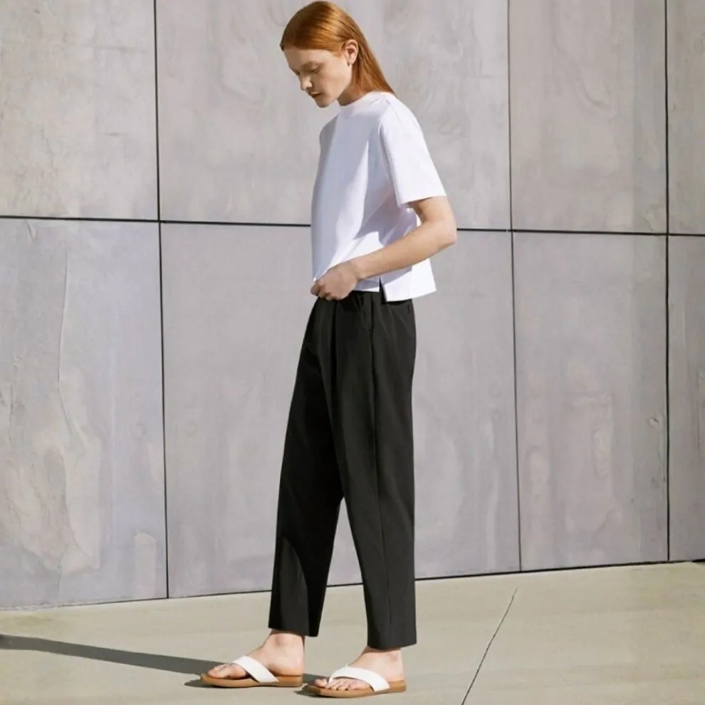 Ультралегкі штани UNIQLO x THEORY серії AIRSENSE