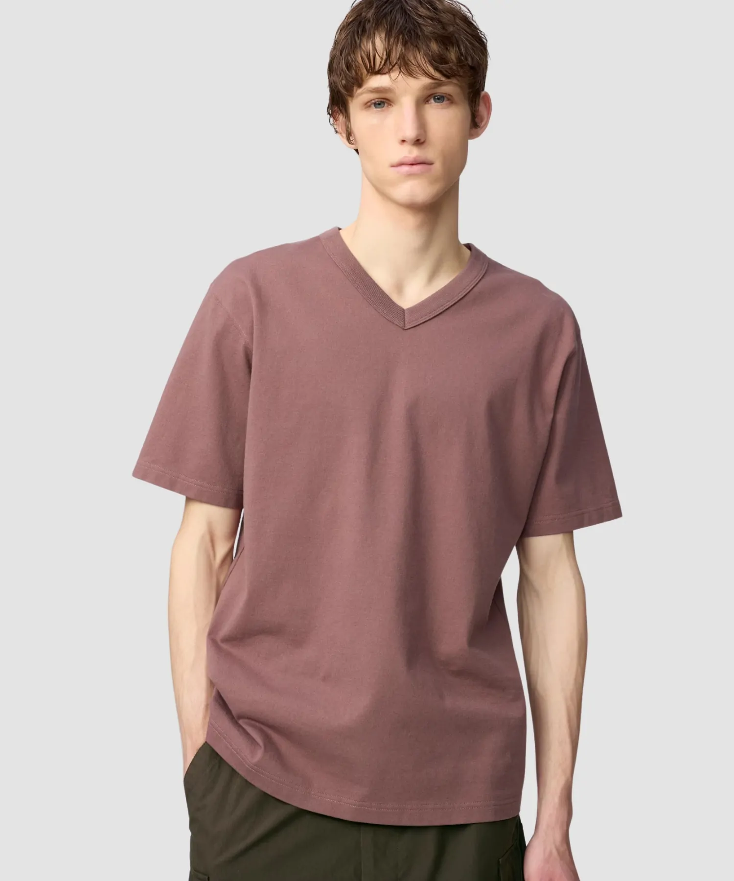 Футболка з V-вирізом преміум-серії UNIQLO U